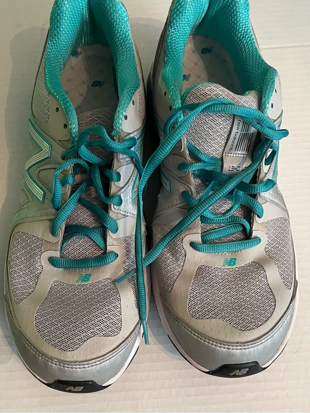 New Balance Women's Teal & Gray Athletic Running Shoes 1540 V2 size 12AA